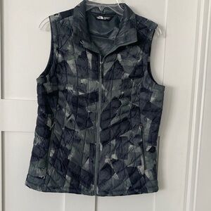 The North Face Women's Black and Gray Patterned Vest